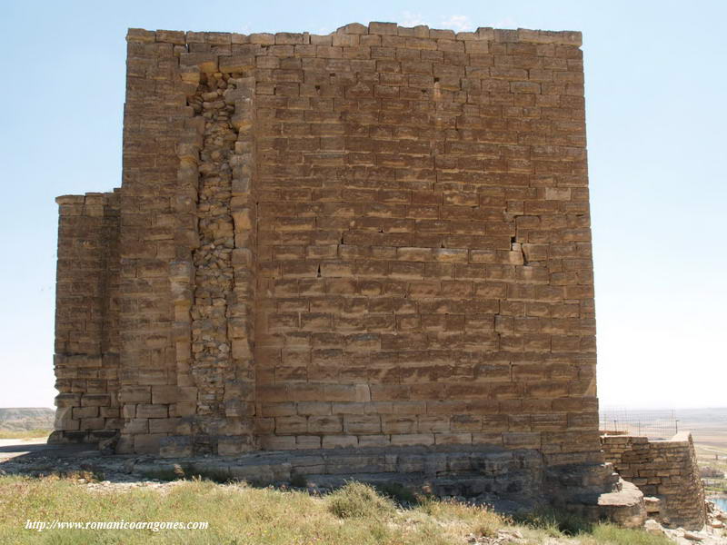 MURO OESTE CON ARRANQUE DEL LIENZO SUR DEL RECINTO